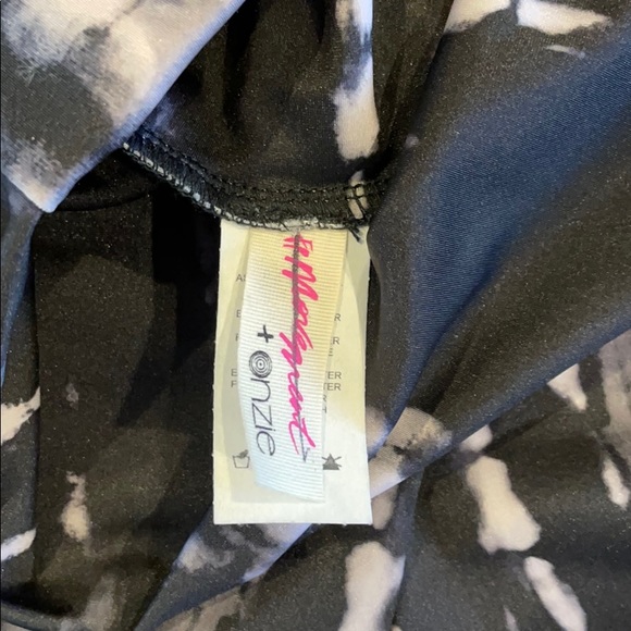 FP Movement Onzie cinch yoga shorts NWOT - Picture 4 of 5